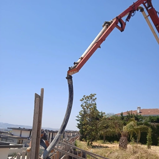 Helikopterli Şap Uygulamasının Endüstriyel Zeminlerde Sağladığı Avantajlar
